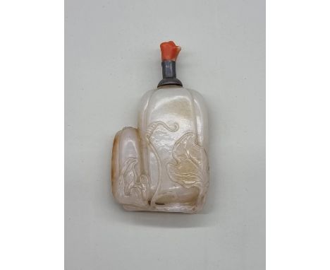 A good Chinese carved white jade gourd form snuff bottle,&nbsp;relief carved with trailing leaves, with white metal mounted c