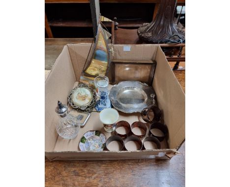 A mixed lot, to include seven tortoiseshell napkin rings; and a Meissen blue and white candlestick, 10cm high.&nbsp; 