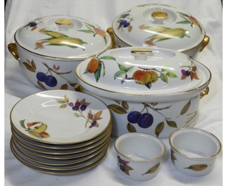 WORCESTER EVESHAM DINNER WARE (12) 