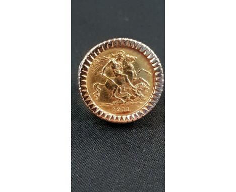 9CT GOLD AND SOVEREIGN RING