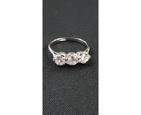 PLATINUM AND DIAMOND 3 STONE RING WITH CIRCA CARAT OF DIAMONDS