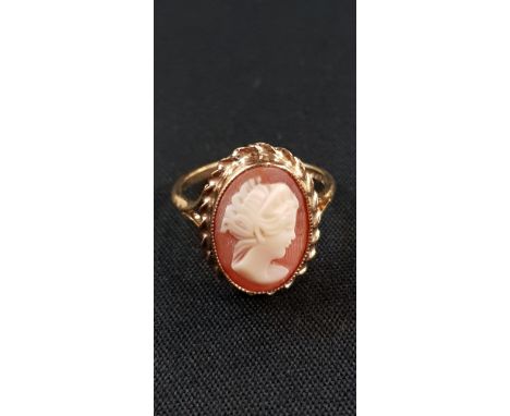 GOLD CAMEO RING