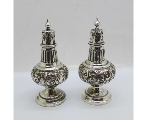 A pair of Victorian silver peppers, Birmingham 1895, 68g 