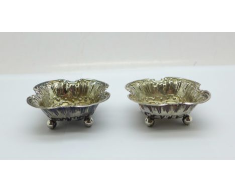 A pair of small Victorian silver dishes, London 1897, 35g 