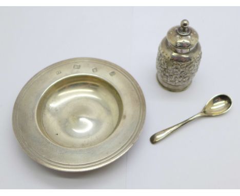 Three silver items including a dish, a Victorian pepper and a salt spoon, total weight 68g 