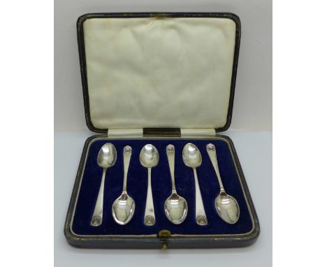 A cased set of six silver coffee spoons, Birmingham 1925, 46g 