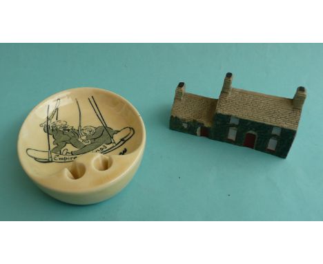 (Political Commemorative commemorate) Lloyd George: a good W.H. Goss model of his early home, 100mm long and an Ashstead Pott