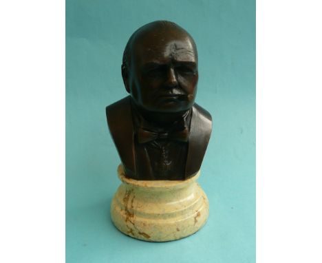 (Political Commemorative commemorate) Winston Churchill: a cold cast bronze portrait bust on marble base, circa 1965, 150mm 