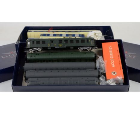 Collection of Hornby, Roco, Lima, Rovarossi and other H0/00 gauge locomotive and coaches, to include Roco 3-car set OBB 4010.