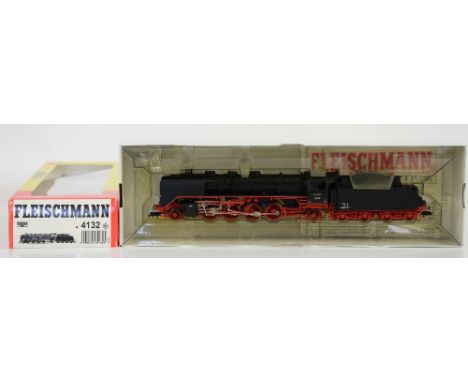 Fleischmann H0/00 gauge 4132, Deutsche Reichsbahn 41 019 locomotive and tender, boxed,        