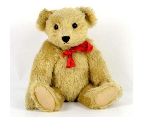 Modern Steiff bear original replica of 1909 bear        