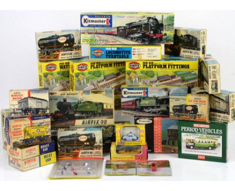 Collection of Airfix, Rosebud Kitmaster and Playcraft H0/00 gauge plastic railway model kits, to include wagons and trackside
