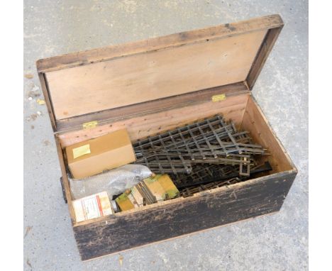 Collection 1 gauge track and signal parts in a wooden trunk,        