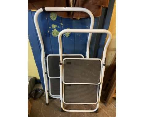 TWO TREAD STEP LADDER 