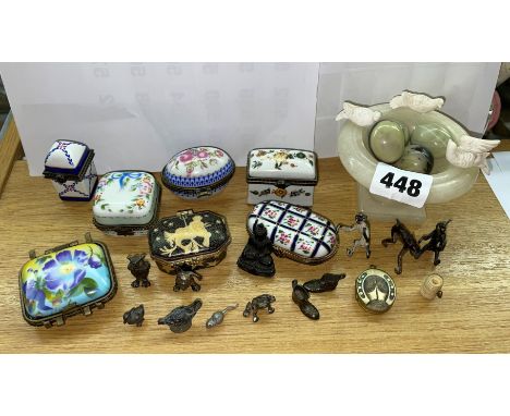 SELECTION OF PORCELAIN PILL AND PATCH BOXES, ALABASTER PEDESTAL URN WITH PLINY DOVES