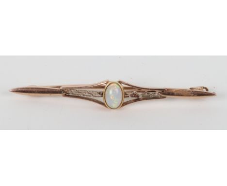 An Edwardian 9ct gold and opal set brooch, 5.5cm 2.7g