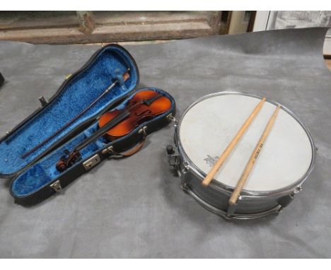 A 1/4" Rosetti violin together with a 13" snare drum
