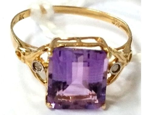 A 9ct Diamond Amethyst Set Ring.