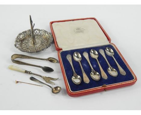 Silver, comprising six coffee spoons, cased, a pair of sugar tongs, all Edinburgh 1930, mustard spoon, Sheffield 1904, a pick