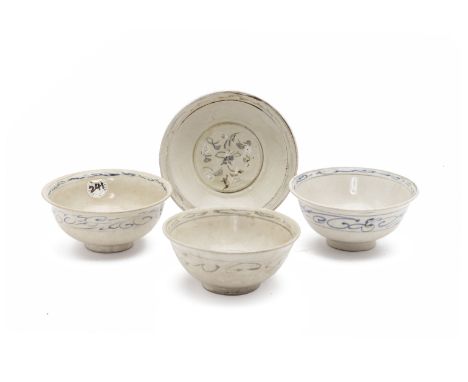 FOUR VIETNAMESE BLUE AND WHITE BOWLS
Comprising: a pair of bowls, with central floral motif and band of scrolling decoration;