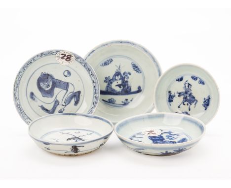 A GROUP OF FIVE BLUE AND WHITE PORCELAIN DISHES
Variously decorated including a tiger; a rabbit a figure riding a horse etc
L