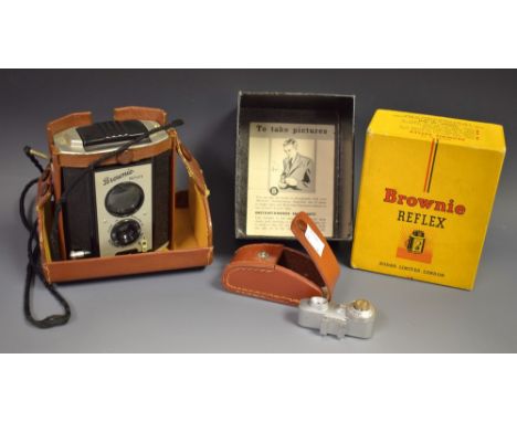 A Vintage Kodak Reflex camera, boxed with range finder (3)