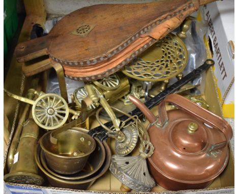 Metalware - copper kettle, brass trivet, oak bellows,a pair of miniature brass cannon, brass pans, vintage car horn etc (qty)