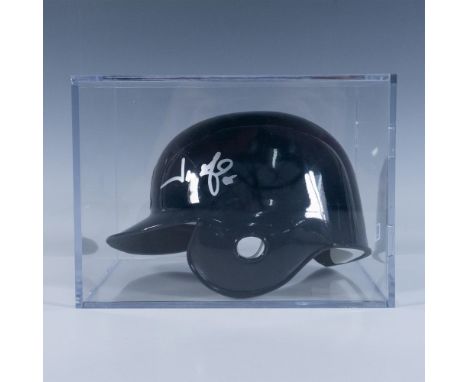 This NY Yankees collector's mini helmet from Riddell is certified by Just Rookies. This item has a plexiglass display case wh