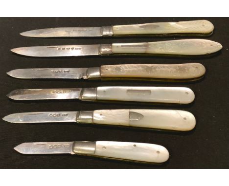 A silver and mother of pearl fruit knife, London 1891; other silver and mother of pearl fruit and penknives (6) 
