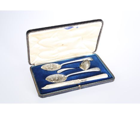 AN EDWARDIAN CASED SILVER BERRY AND DESSERT SERVICE, JAMES DIXON &amp; SON, SHEFFIELD 1907, 1908 AND 1909, comprising a pair 