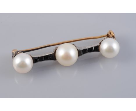 A CULTURED PEARL AND SAPPHIRE BROOCH, the three graduating cultured pearls set simply on a bar of subtle square cut sapphire 