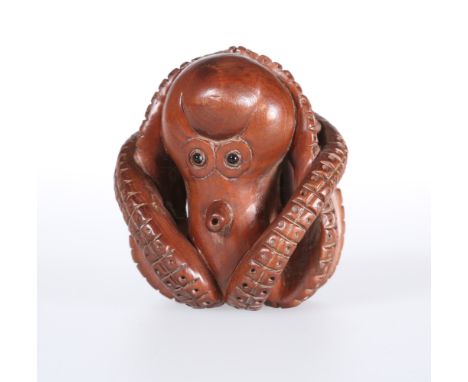 A JAPANESE WOODEN NETSUKE OF AN OCTOPUS, signed. 5cm