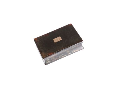 AN EARLY 19TH CENTURY TORTOISESHELL SNUFF BOX, the hinge to the cover probably gold, the cover inset with an unmarked gold pl