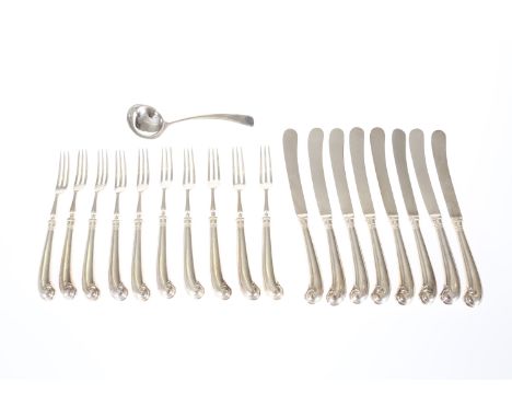 A GROUP OF SILVER PLATED PISTOL HANDLED FRUIT KNIVES AND FORKS, ten forks and eight knives, together with a sauce ladle. (19)