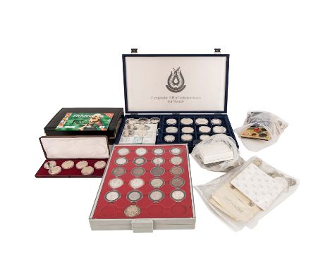   Gemischtes Lot mit u.a.  Box Olympische Spiele der Neuzeit mit Silber-Gedenkmünzen u.a. 2 x 1 Unze Calgary Kanada, 3 x 10 D
