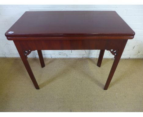 An 18th century card table - Height 72.5 cm - top 86 cm x 43 cm opening to 86 cm x 86