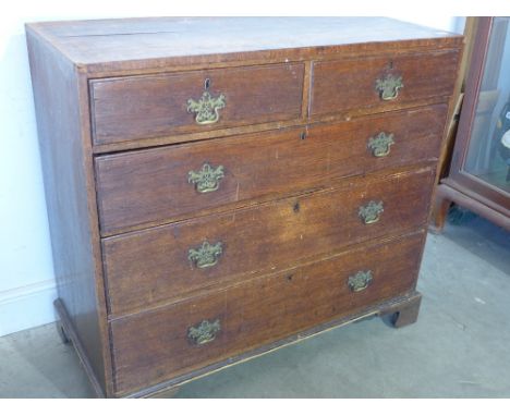 A late Georgian oak chest of five drawers with crossbanded top, finishing on shaped bracket feet - Height 93 cm x Width 102 c
