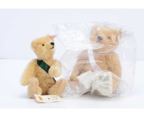 Two Steiff limited edition Club Event teddy bears,  a Bears 'N' Bunnies 2000, 399 for the year, in original plastic packaging