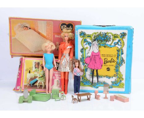 A Mattel Growin' Pretty Hair Barbie 1971-1972 doll,  with extra hair piece blue eyes, blonde hair, in an original Barbie outf