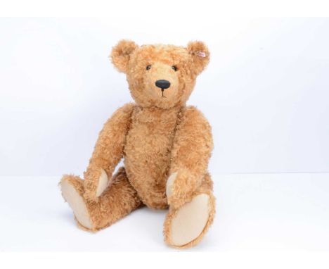 A large Steiff limited edition Maximilian teddy bear, 1024 of 1500 made exclusively for The Toy Shoppe (American), reddish bl