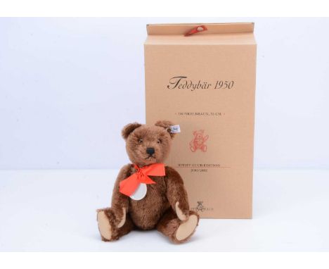 A Steiff limited edition teddy bear 1950 dark brown club edition 2001/2002, 41080 for the year with dark brown mohair and por