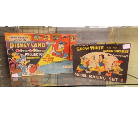 WALT DISNEY SNOW WHITE MODEL MAKING KIT AND A CHAD VALLEY WALT DISNEY PROJECTOR