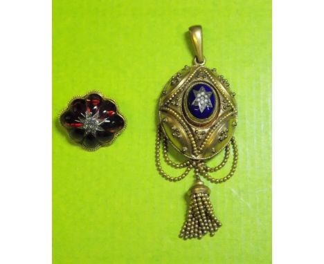 VICTORIAN GILT METAL OVAL ENAMEL AND SEED PEARL PENDANT HAIR LOCKET AND A LOBED PANELLED AND STAR SET BROOCH