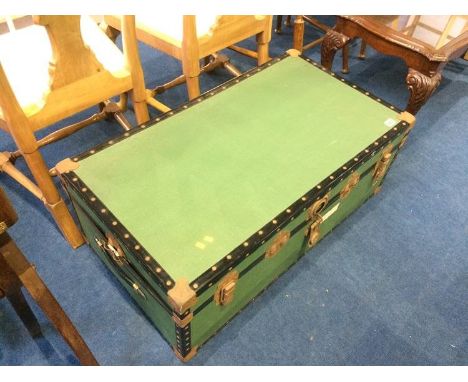 Green cabin trunk