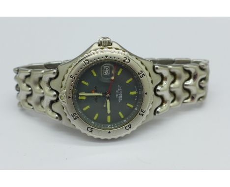A gentleman's stainless steel Ellesse wristwatch with seven jewel quartz movement and screw down button