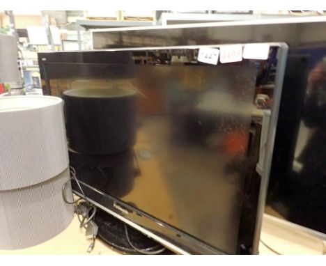 Panasonic 32" TV, no remote, powers on. All electrical items in this lot have been PAT tested for safety and have passed. Thi