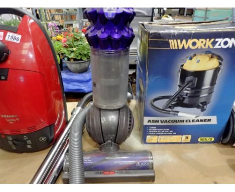 Dyson DC50 vacuum cleaner, working. All electrical items in this lot have been PAT tested for safety and have passed. This do