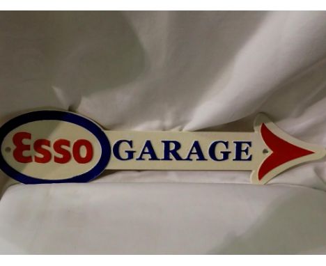 Cast iron Esso garage arrow, W: 46 cm. UK P&amp;P Group 2 (£20+VAT for the first lot and £4+VAT for subsequent lots)