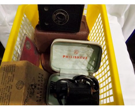 Mixed collectables, including a students microscope No1 in a box and coins. UK P&amp;P Group 2 (£20+VAT for the first lot and