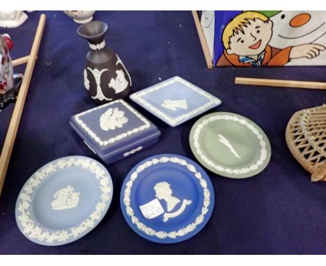 Six Wedgwood Jasperware items, including 4 pin dishes, a Queens blue diamond shaped trinket box and a black Jasperware vase. 